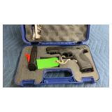 Smith & Wesson M&P 40. 40 cal 2 mags ser #