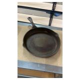 Cast iron pan 11in