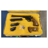 Dan Wesson .357 with 4 barrels an 2 sets of grips