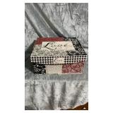 Box and ï¿½tea potï¿½
