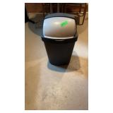 Rubbermaid garbage can