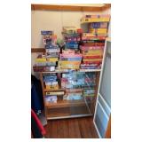 Jig saw puzzles with display case
