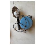 Retractable trouble light