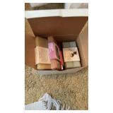 Wax melts and holiday tins