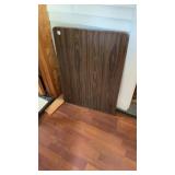 Folding table