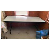 Folding table