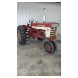 1960 Farmall 560 has 2 point and fenders 15.5-38