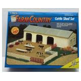 NIB ERTL Farm Country Cattle Shed Toy Set