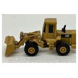 Clean ERTL Caterpillar 950E Wheel Payloader Toy