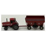 ERTL INT 5488 MFWD W/Unverferth 630 Gravity Wagon