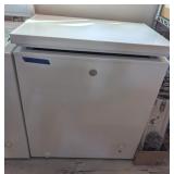GE CHEST FREEZER W/2 WIRE BASKETS