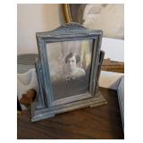 VTG/ANTQ WOODEN PICTURE HOLDER W/PICTURE