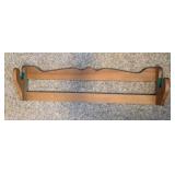 VTG WOODEN WALL MOUNT GUN RACK