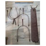 VTG METAL WESTERN WALL MOUNTED RACK #1