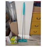 SWIFFER SWEEPER & REPLACEMENT CLEANER PADS