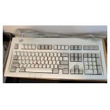IBM COMPUTER KEYBOARD