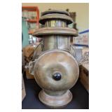 ANTQ KEROSENE CARRIAGE OR VEHICLE LAMP