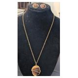 SARAH COVENTRY GOLD TONE PENDANT NECKLACE &