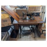 ANTQ SINGER SEWING MACHINE & TIGER WOOD CABINET