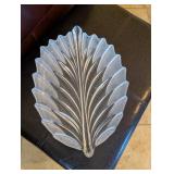 LEAF SHAPE CLEAR/FROSTED GLASS SERVING PLATTER