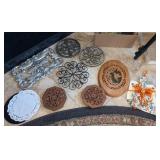 ASSTD TRIVETS, METAL, WOOD, OTHER