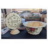 2PC METAL RETICULATED NAPKIN HOLDER & CLASSIC ROSE