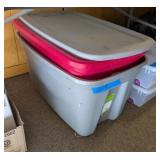 2PC PLASTIC STORAGE CONTAINERS W/LIDS #4
