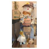 SCARECROW, STRAW BALE & WELCOME GNOME DECOR