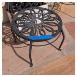 ROUND FOOTED SHORT METAL PLANT STAND