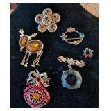 ASSTD GOLD TONE JEWELED BROOCHES & PENDANT