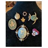 7PC GOLD TONE BROOCHES, PENDANT, LOCKET, OTHER