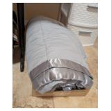 GREY/BLUE QUILTED BLANKET