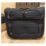 TRAVELER'S CHOICE ROLLING GARMENT BAG