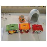 5 pieces, train and pumpkin.