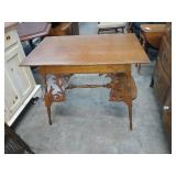 Tiger Oak table w damage leg is broke 32 x 22 x