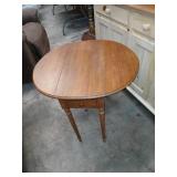 Small mahogany drop leaf table withdraw 26 x 29