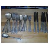 40 pieces of Roger's silver plate flatware.