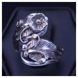 OLD PAWN BEAUTIFULLY CRAFTED/TOOLED STERLING RING
