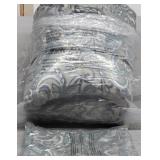 Unknown Details Comforter Set w/Pillows