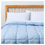Size Twin/XL Twin Puffer Comforter 66x94in