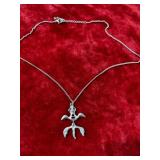 Silver chain with moving lizard charm