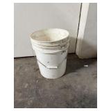 white plastic 5 gallon bucket