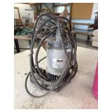 Working sump pump with hose