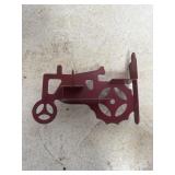 Squirrel tractor feeder