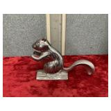 Squirrel nut cracker