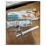 Electric knife with slicing guide