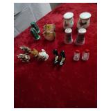 Collection of vintage novelties/kitchen