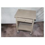 Small Wooden End Table w/ Drawer