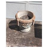 Round concrete planter