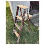 Wood step ladder